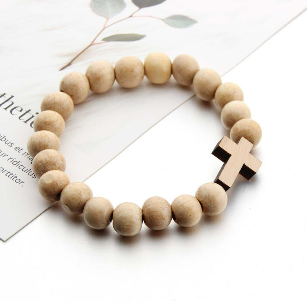 Pulseira de contas cruzadas na cor madeira