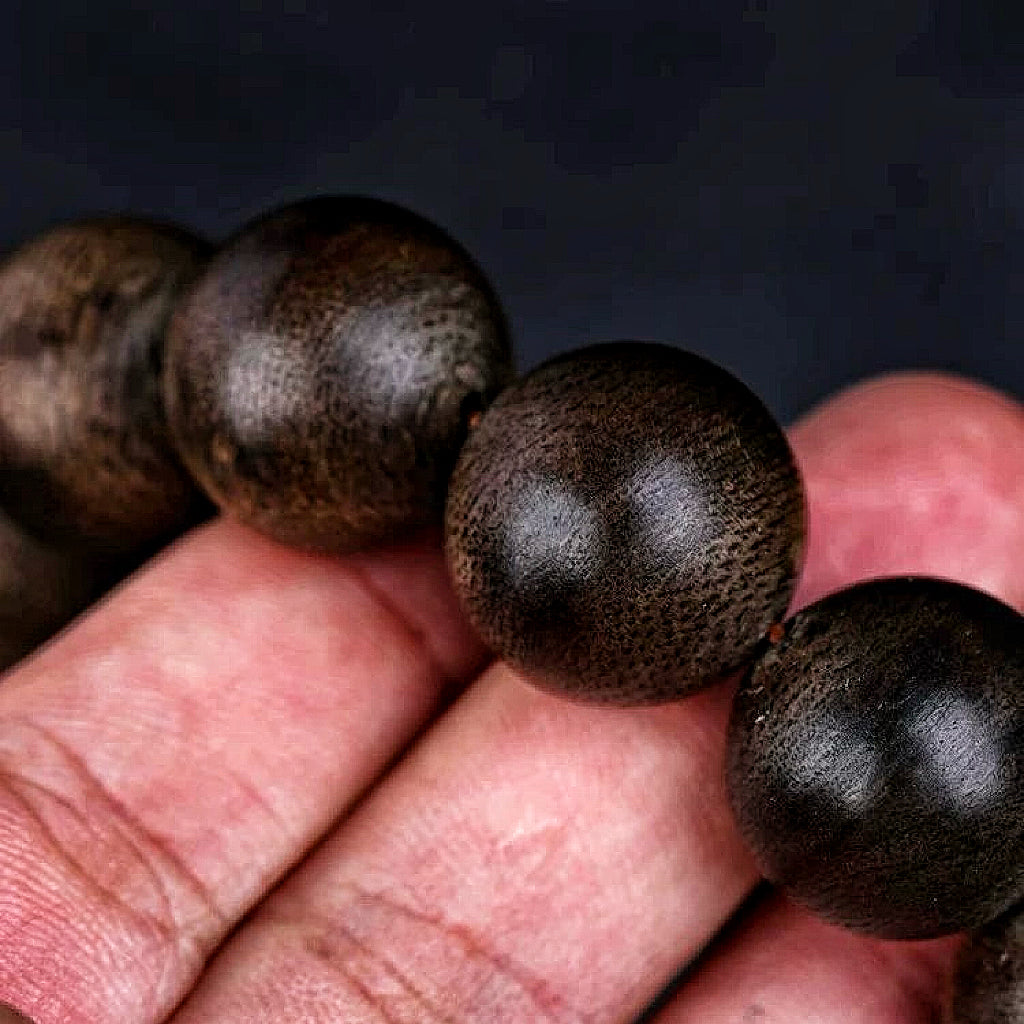 Pulsera de madera de agarre de cuentas de Kyara Nha Trang