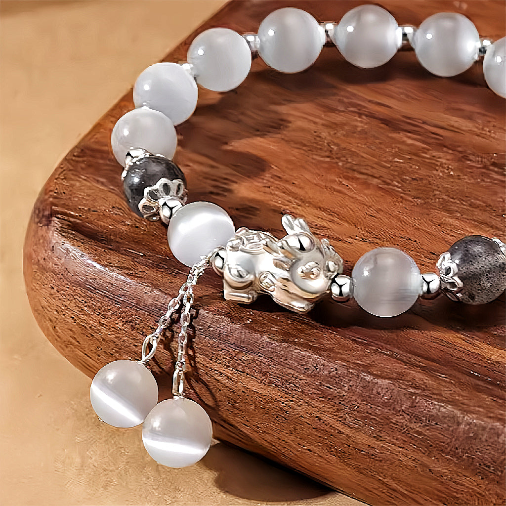 Pulseira Pixiu Feng Shui em Prata 999 com Pedra Olho de Gato e Pedra da Lua