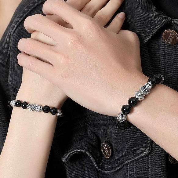 Pulseira Pixiu Feng Shui banhada a prata com contas de obsidiana negra