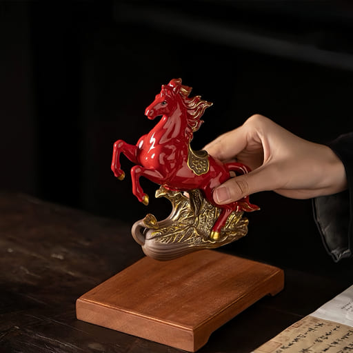 Estátua de cavalo em cerâmica "Sucesso Instantâneo" (Ma Dao Cheng Gong)