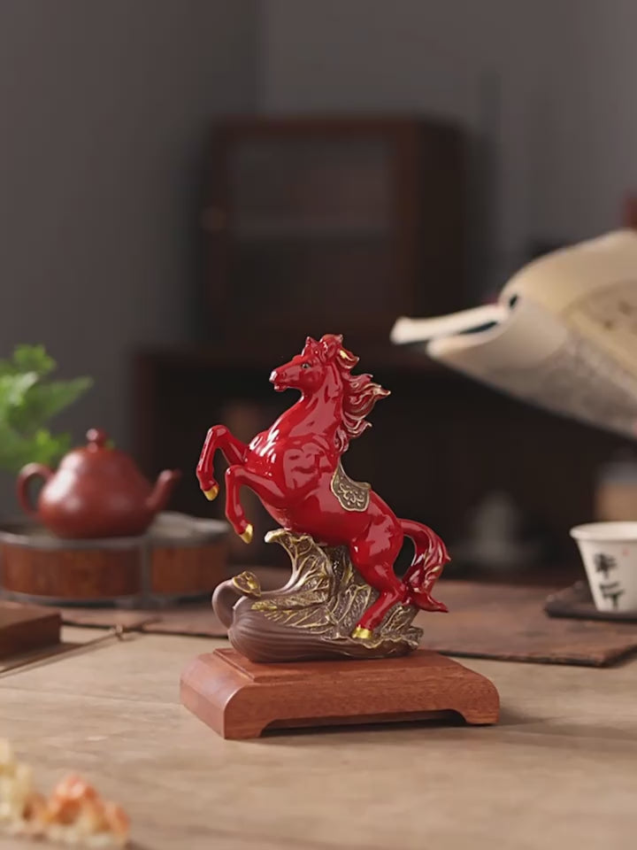 Estátua de cavalo em cerâmica "Sucesso Instantâneo" (Ma Dao Cheng Gong)